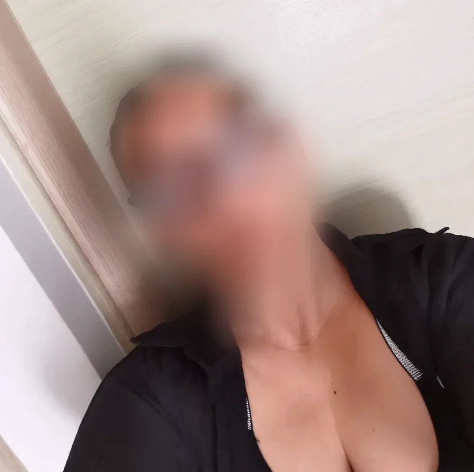 Fleur, 37
