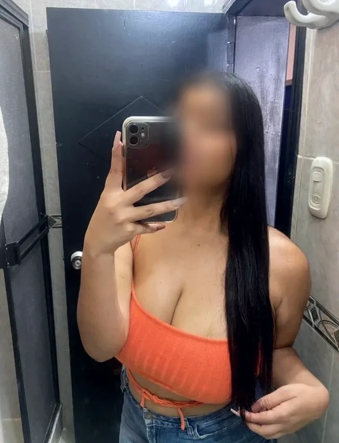 Julie, 29
