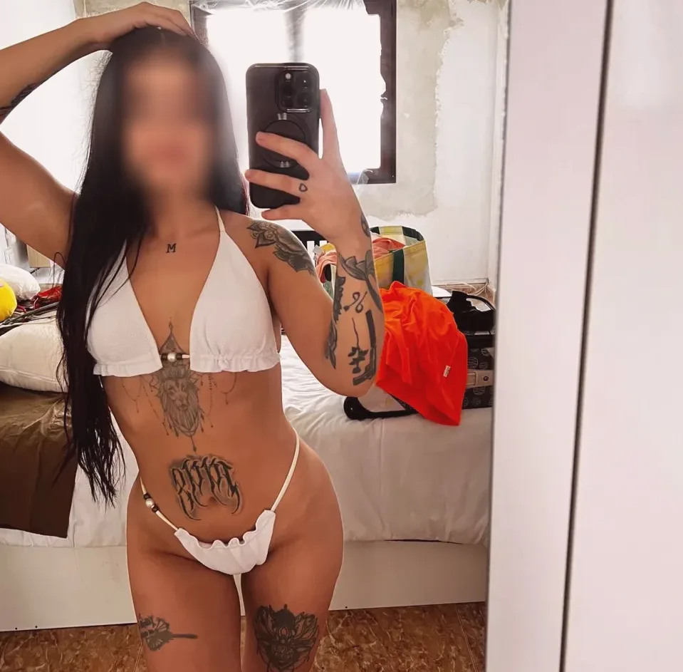 Shania, 28